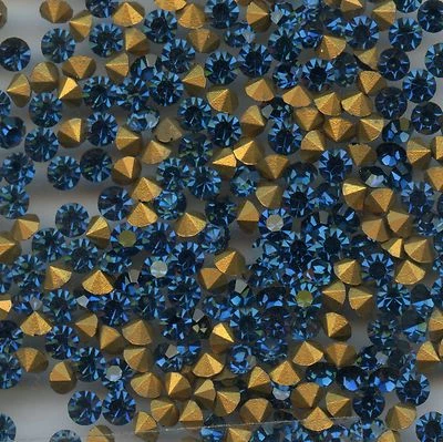 1100 SS18 M *** 70 STRASS SWAROVSKI FOND CONIQUE SS18(4,3mm) MONTANA