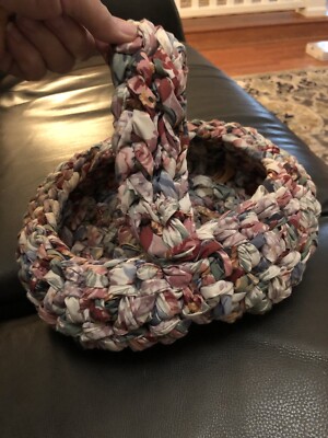 *Vintage Primitive Rag Rug Fabric Basket w/ handle 10