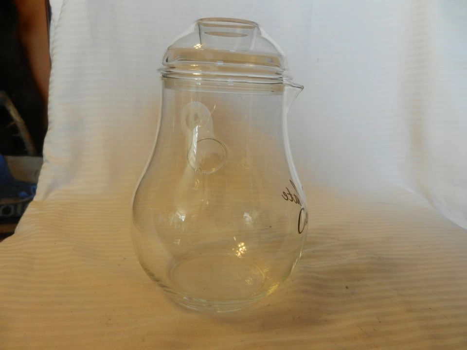 Jarra transparente de chocolate caliente con mango de Bonjour para Williams Sonoma Foto 2 de 4