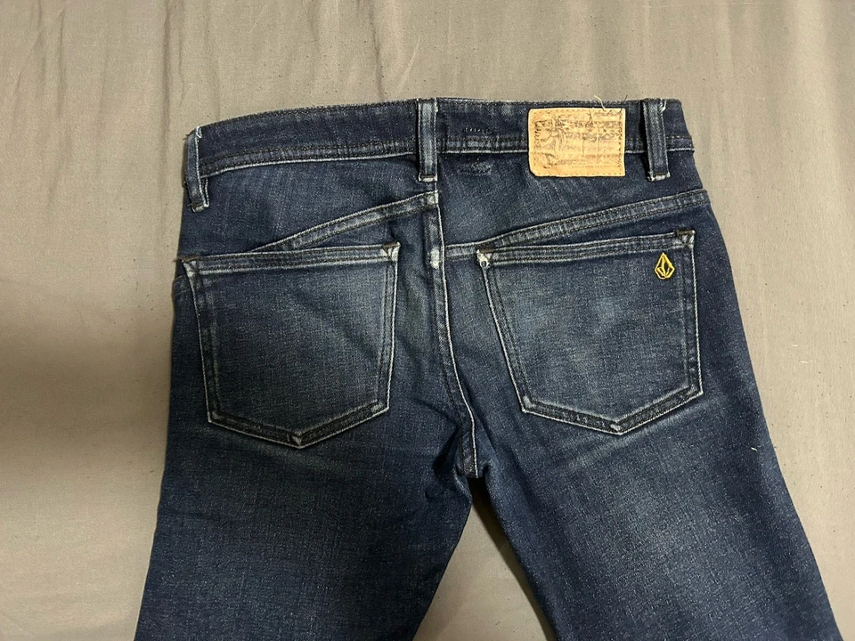 Liberated By Volcom 青少年 28 码直筒牛仔裤 — 第 2/3 张图片