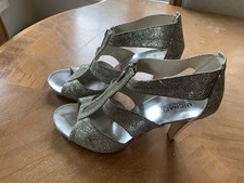 Michael Kors Michael Berkley T-Strap Dress Sandals Silver Glitter Size 11 NWT