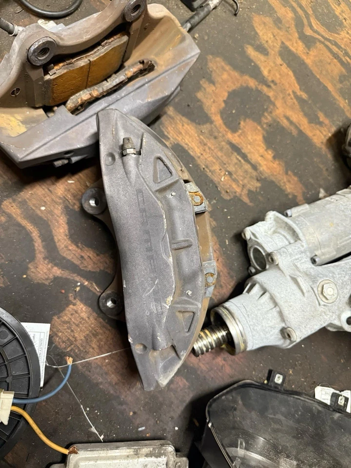 Chevrolet Camaro SS 2016 pinzas delanteras  Foto 4 de 4