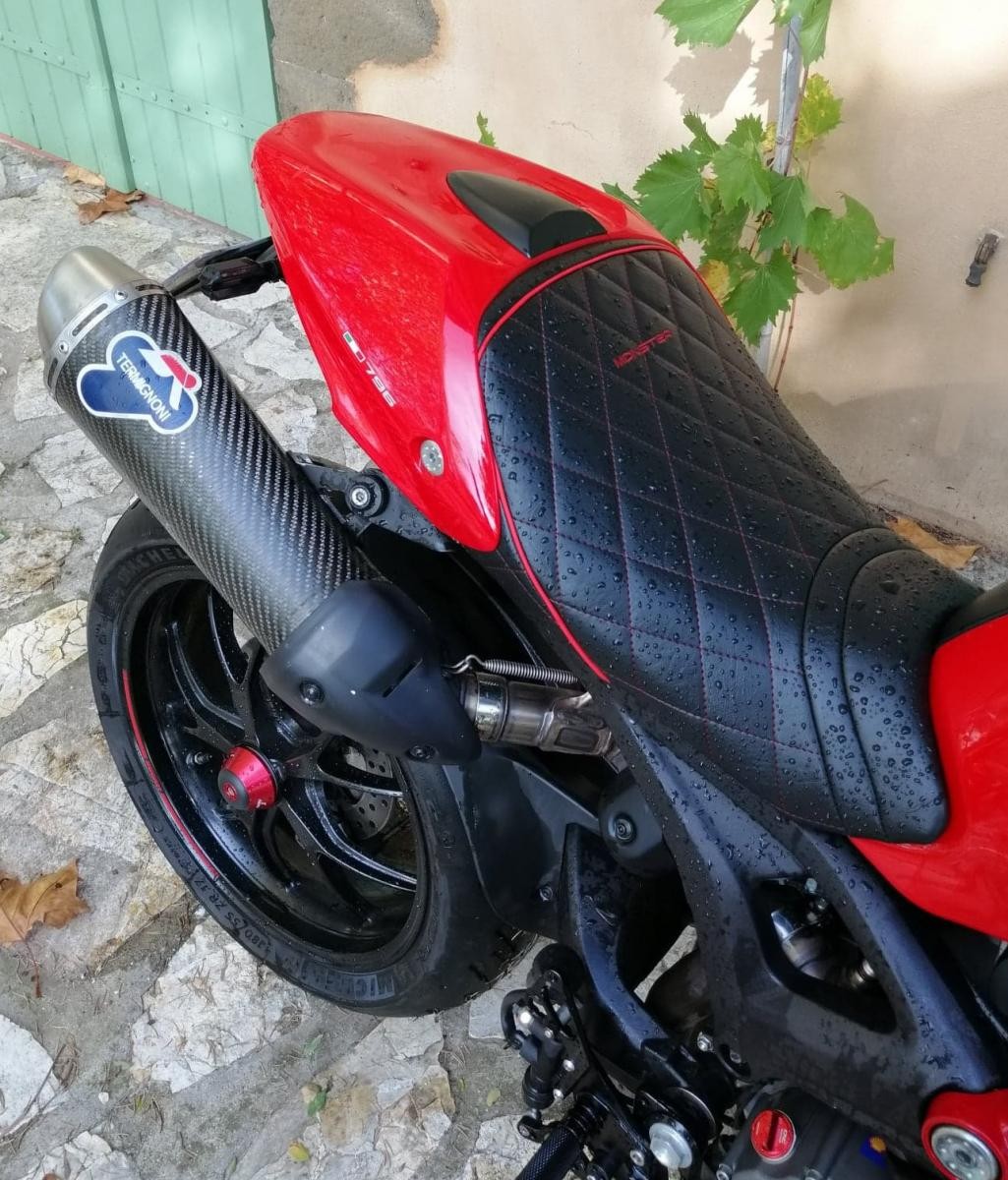 Housse de siège Ducati Monster 696 design diamant en similicuir haut de gamme