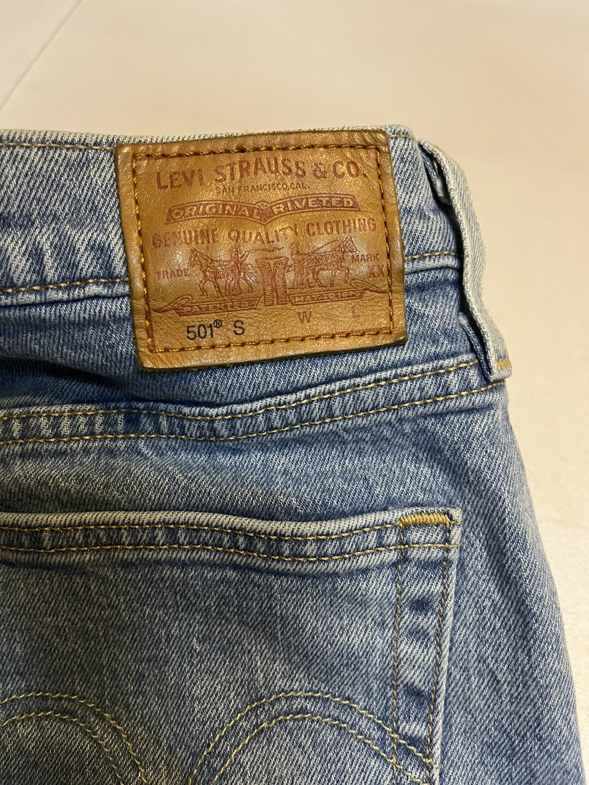 VTG Y2K Levi Strauss & Co 501 Button Fly Distressed Medium Wash Denim Jean 29x30