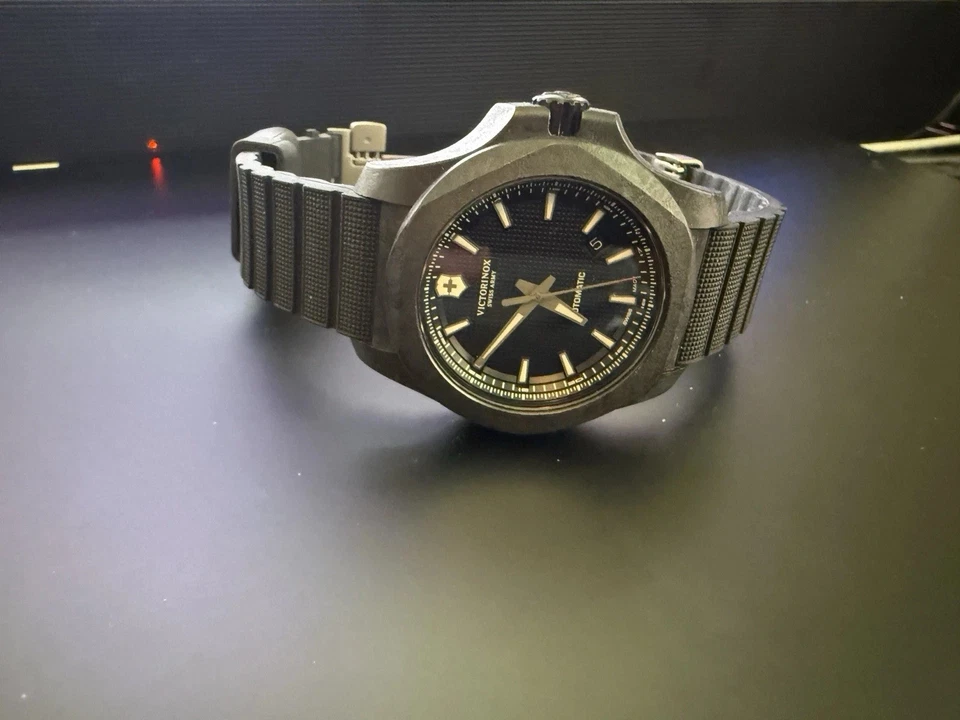 Victorinox I.N.O.X. Reloj Carbono Automático 43mm 2025 Foto 4 de 4