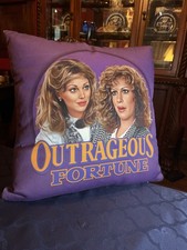 BETTE MIDLER 1987 Outrageous Fortune throw pillow movie memorabilia Shelley Long