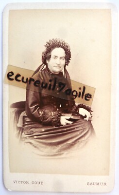 CDV Album VICTOR COUÉ à SAUMUR Frau mit Kopfbedeckung C496