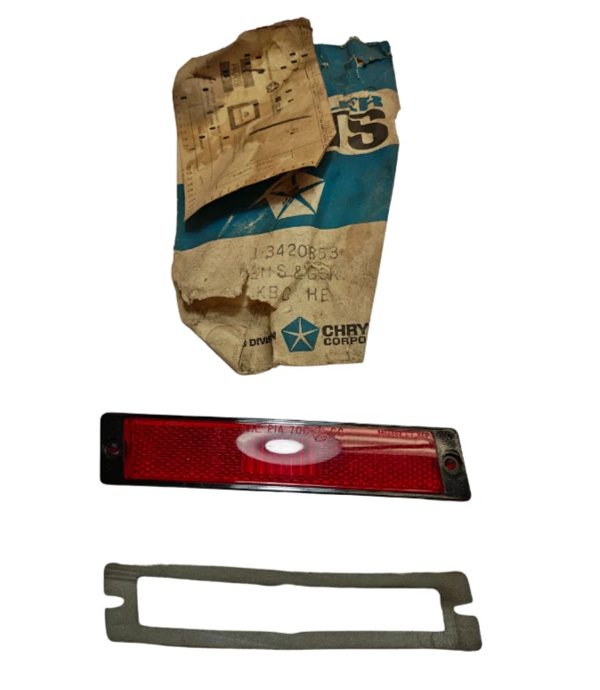 1970-1971 Chrysler Left Rear Side Marker Light Lamp Lens W/ Gasket NOS 3420853 - Image 2 of 4