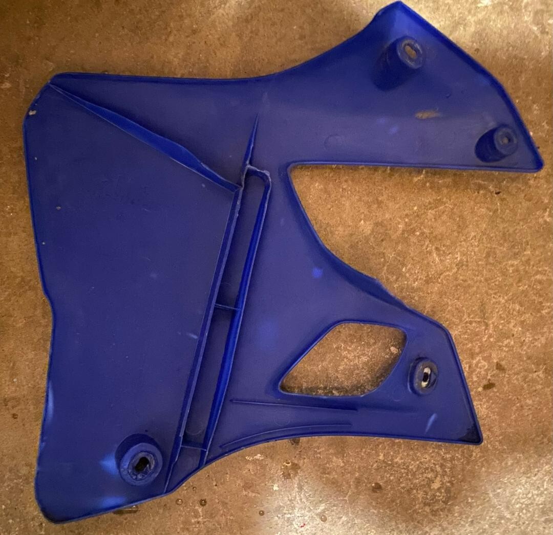 YAMAHA YZ250 RADIATOR SIDE COVER 1996-2001 YZ125 RADIATOR SHROUD