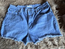 Levi High Rise Shorts waist 33 New