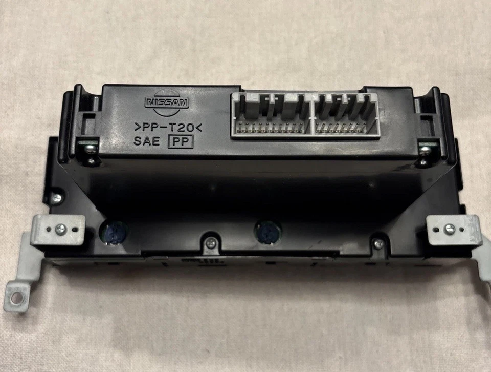 Climatizadores digitales Infiniti QX4 2001-2003 (OEM) 27500-4W301 Foto 3 de 4