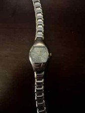 Vintage Womens Gucci Quartz Watch NEEDS TO BE REPAIRED