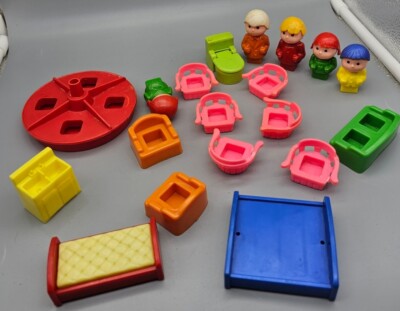 Blue Box Toys Hong Kong Plastic Little People and Accessories Lot HTF KO
