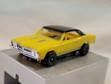 MoDEL MoToRING 1967 Chevelle Yellow/Black TFX Chassis HO scale slot car