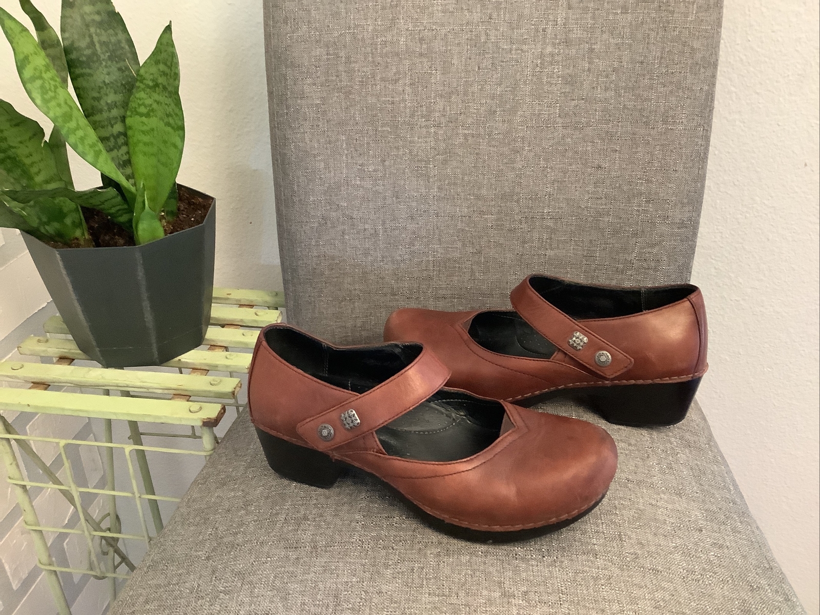 leather mary jane clogs