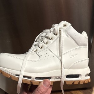 white nike boots goadome