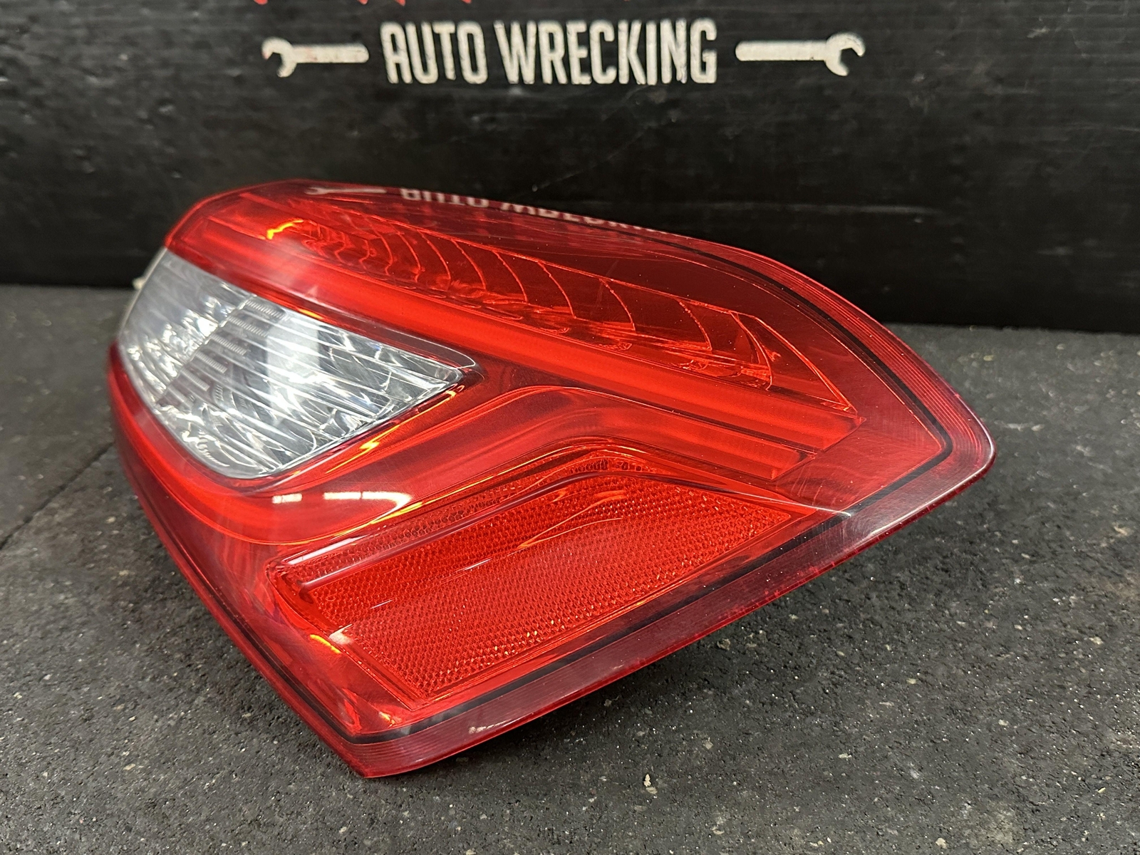 14-17 MASERATI GHIBLI PASSENGER RIGHT RH QUARTER MOUNTED TAIL LIGHT LAMP
