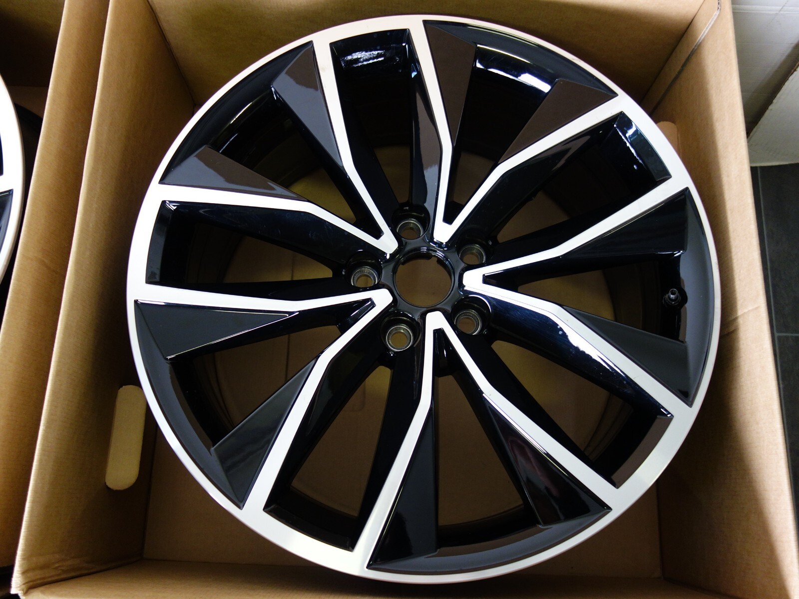 2 Alufelgen Seat 19 Zoll 8.0J 5x112 45ET 575601025F online kaufen 