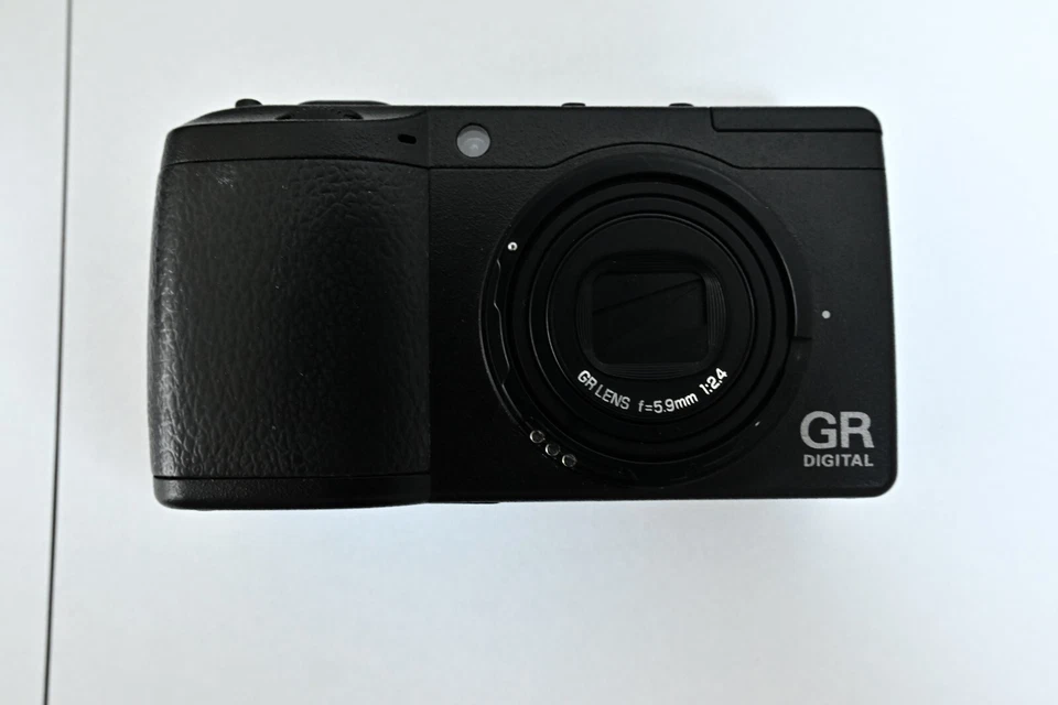 Ricoh GRII Digital GR II Compact Camera w/ wide angle lens finder hood case used - Image 4 of 4