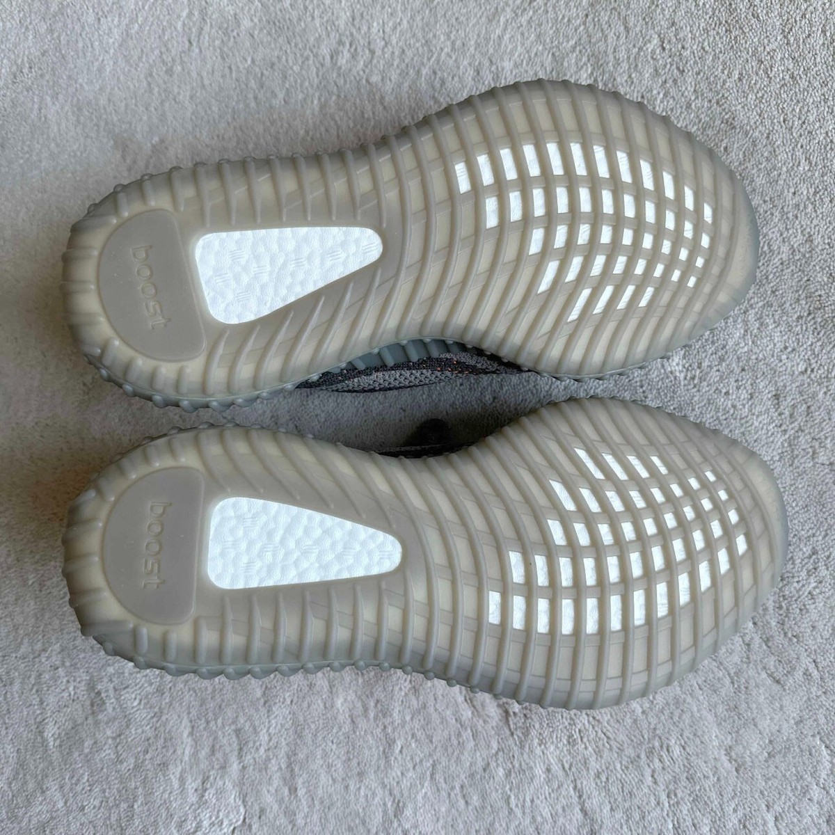 SUPER RARE Adidas YEEZY BOOST 350 V2 ‘BELUGA’ BB1826‎ Sneakers Size 9.5 US SUPER RARE Adidas YEEZY BOOST 350 V2  main image 3