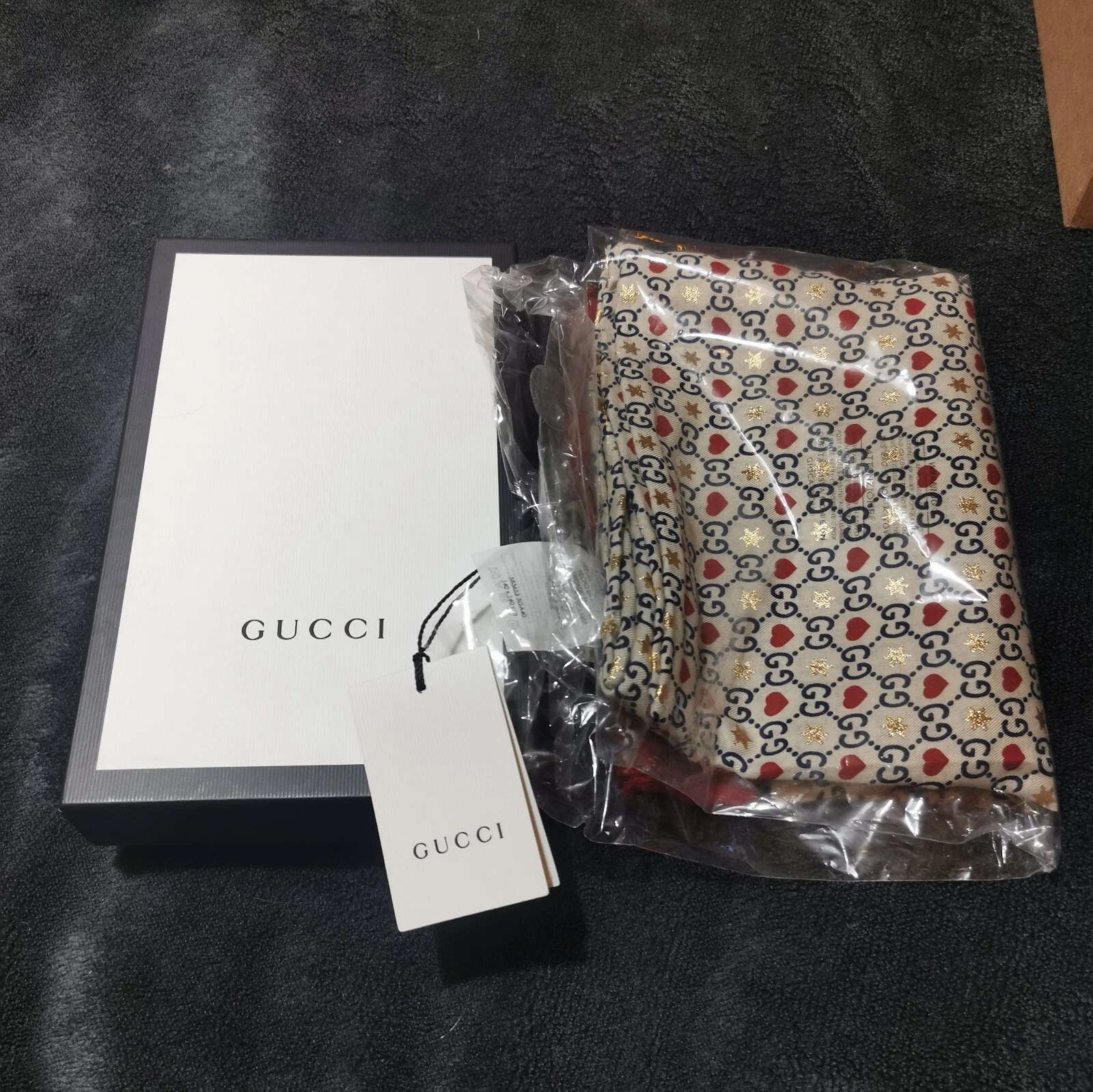 Grande écharpe Gucci St Valentine