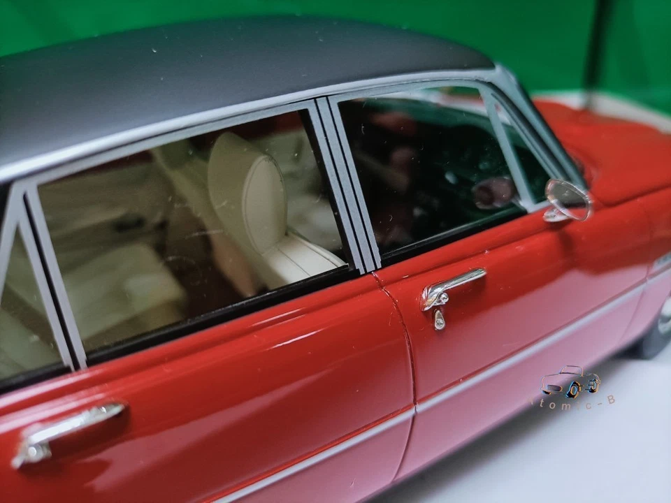 Cult 1:18 Land Rover P6B 3500 V8 1976 Red and Black Four Door Sedan Model - Image 4 of 4