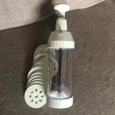 The Pampered Chef Cookie Press with 16 Discs - White 