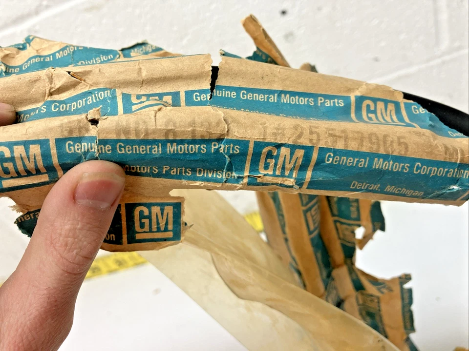 Juego de molduras de pozo de rueda trasera OEM GM RH/LH 25517906/225517905 GMC Sierra 1500 (SR54) Foto 4 de 4