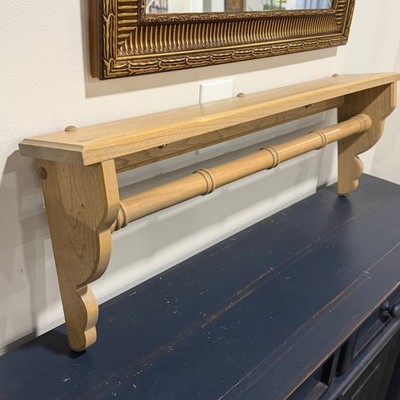31.5'' Light Oak Wooden Wall-Mounted Towel Rack Quilt With Rod & Scalloped Sides