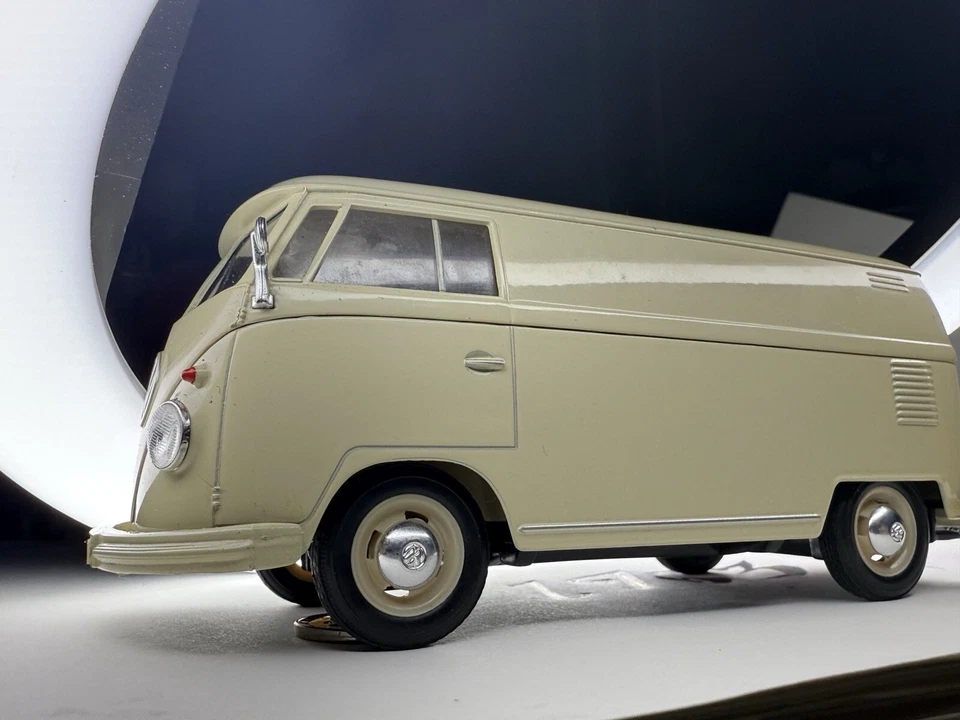 Classic VW 1963VOLKSWAGEN Van Bus Diecast Model Toy - Image 4 of 4