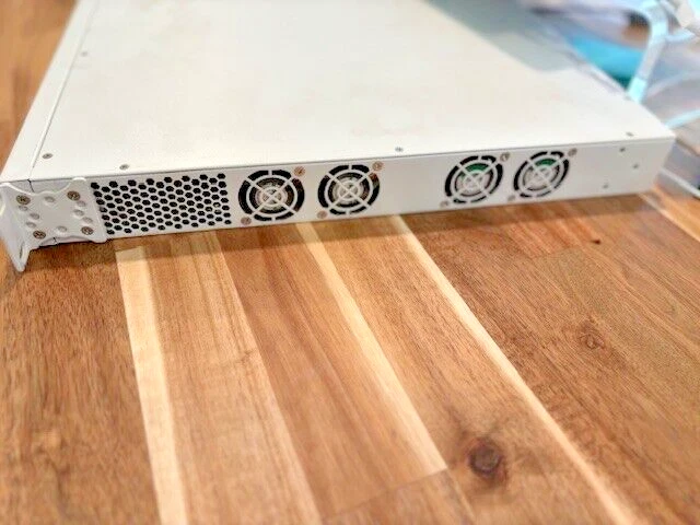 Conmutador Gigabit Alcatel Lucent OS6450-P48 48x PoE+ RJ45 2x SFP+ con enlace ascendente SFP Foto 4 de 4