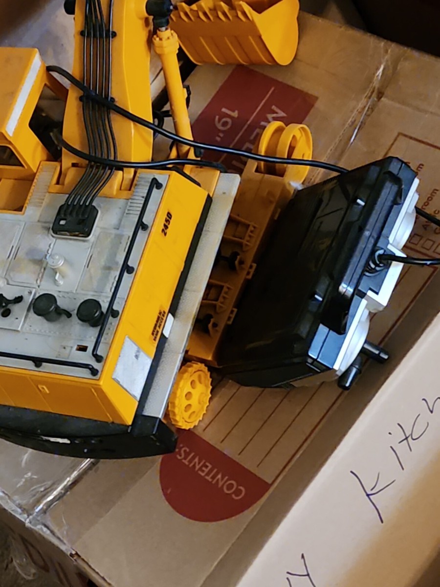 Vtg 1988 New Bright CAT 245D Remote Control Excavator Truck