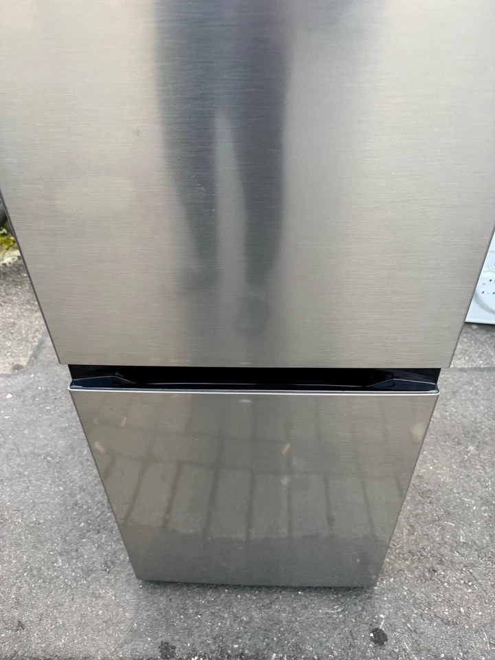 Ich verkaufe einen neuen Kühlschrank, den ich erst vor 1 Monat für 250 Euro  - Bild 3 von 4