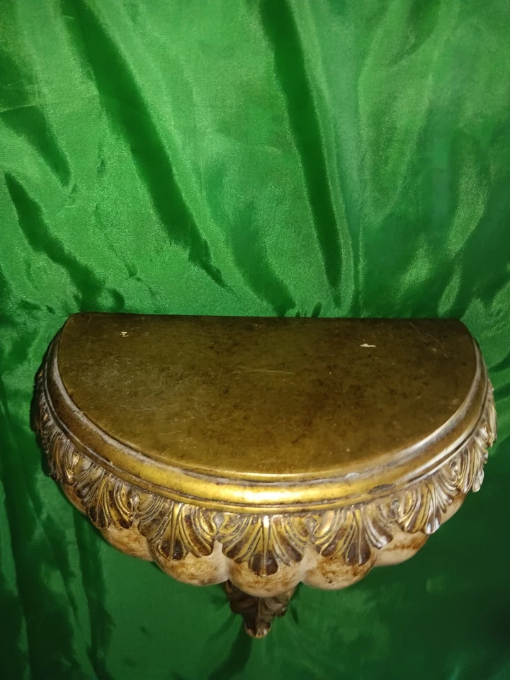 Par de estantes de pared ornamentados vintage de resina estilo Hollywood Regency medianos en muy buena condición Foto 3 de 4