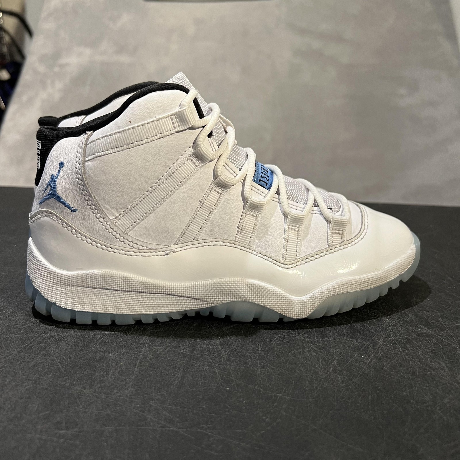 Youth Size 3y White Legend Blue Basketball 378039-101