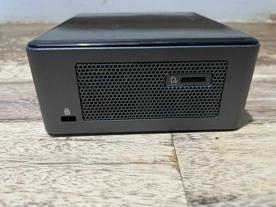 Intel NUC 8, i3 - BOXNUC8i3BEH4 - 16GB DDR4, 240GB SSD, Windows 10 Pro - image 2 of 4