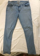 Levi  s 711 Women  s Skinny Mid Rise Jeans Size 32-30 Blue Light Washed