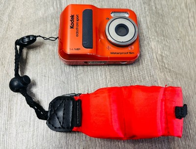 Kodak Easy Share Sport C123 12 MP Waterproof Digital Camera Takes AA Batteries