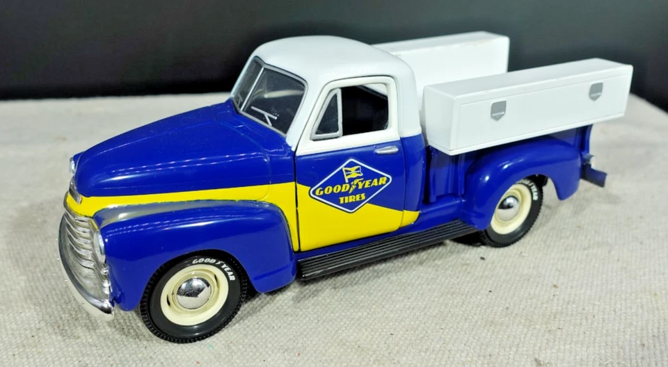Chevrolet Service Truck Liberty Classics 1952 buen año banco de monedas con llave 1/24 Foto 3 de 4