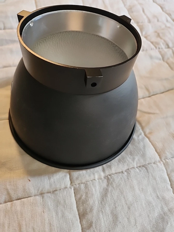 Neewer Lamp Monolight Shade Dish Bowen Mount Reflector Diffuser 7" / 18cm Used  - Image 4 of 4