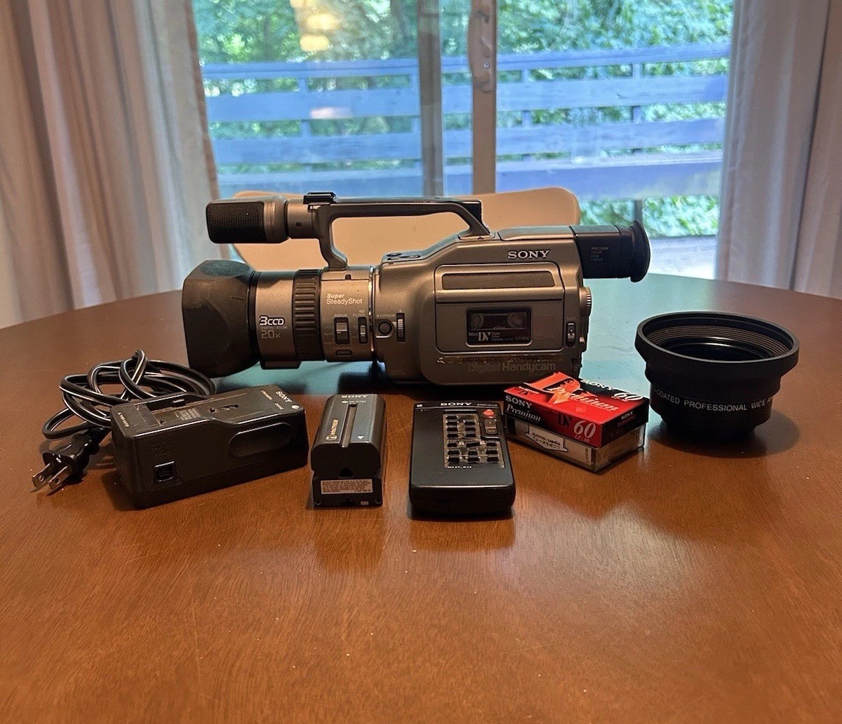 ☆美品☆ SONY DCR-VX1000 ビデオカメラ ハンディカム ミニDV Sony DCR-VX1000 MiniDV 3CCD Digital Handycam Video Camera