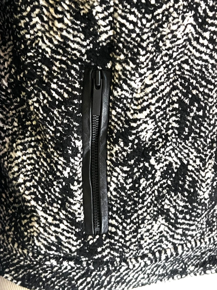 Classiques Entier Jacket SZ M Black & White Animal Print Side Zip Jacket Blazer - Image 4 of 4