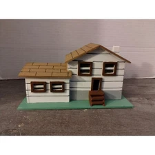 Hand Crafted and Hand Painted 1999 White House Building