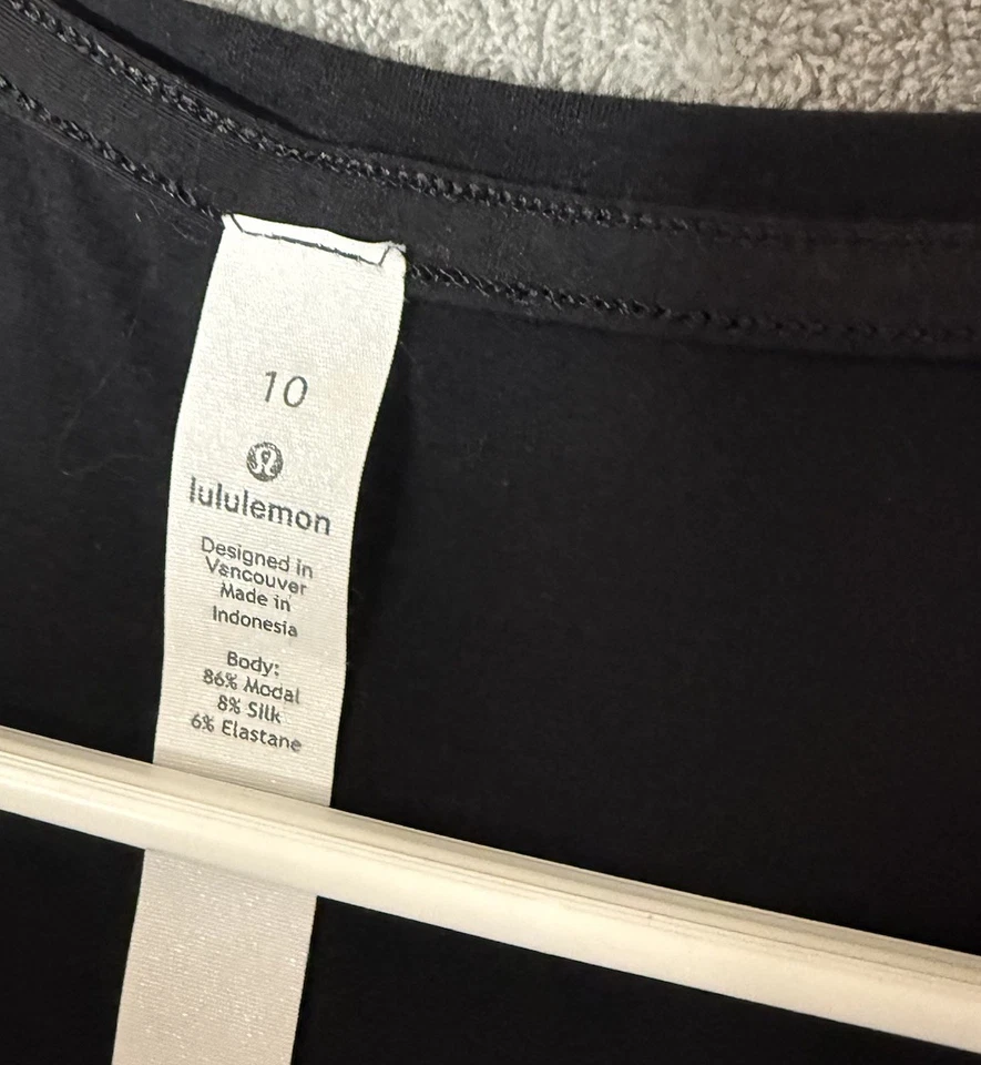 Lululemon Up For Down Time 长袖 T 恤黑色女式 10 瑜伽弹力 T 恤 — 第 3/4 张图片