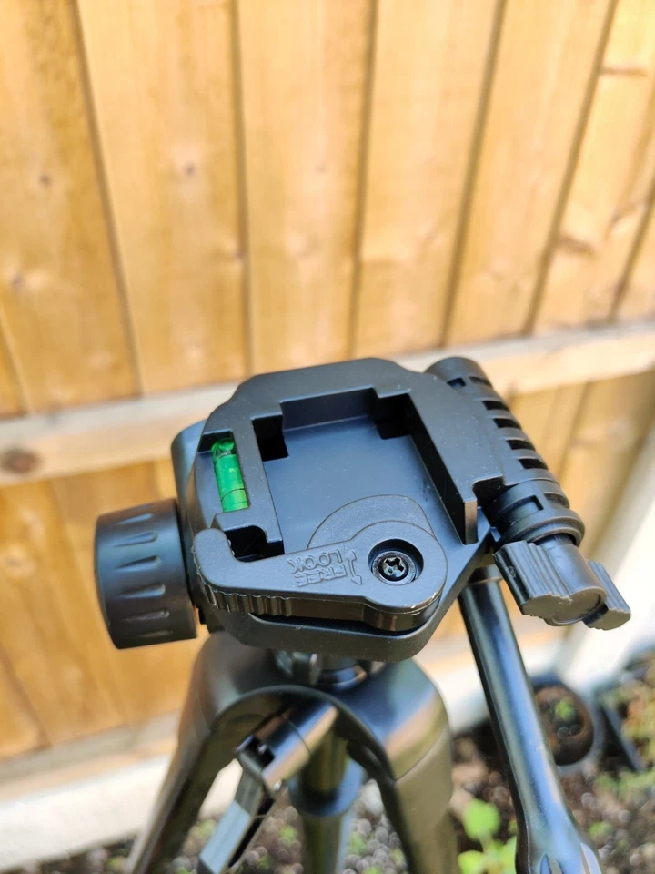 Camera Tripod Lightweight Adjustable 50 - 140cm Compact Portable With Case Level - Image 3 of 4