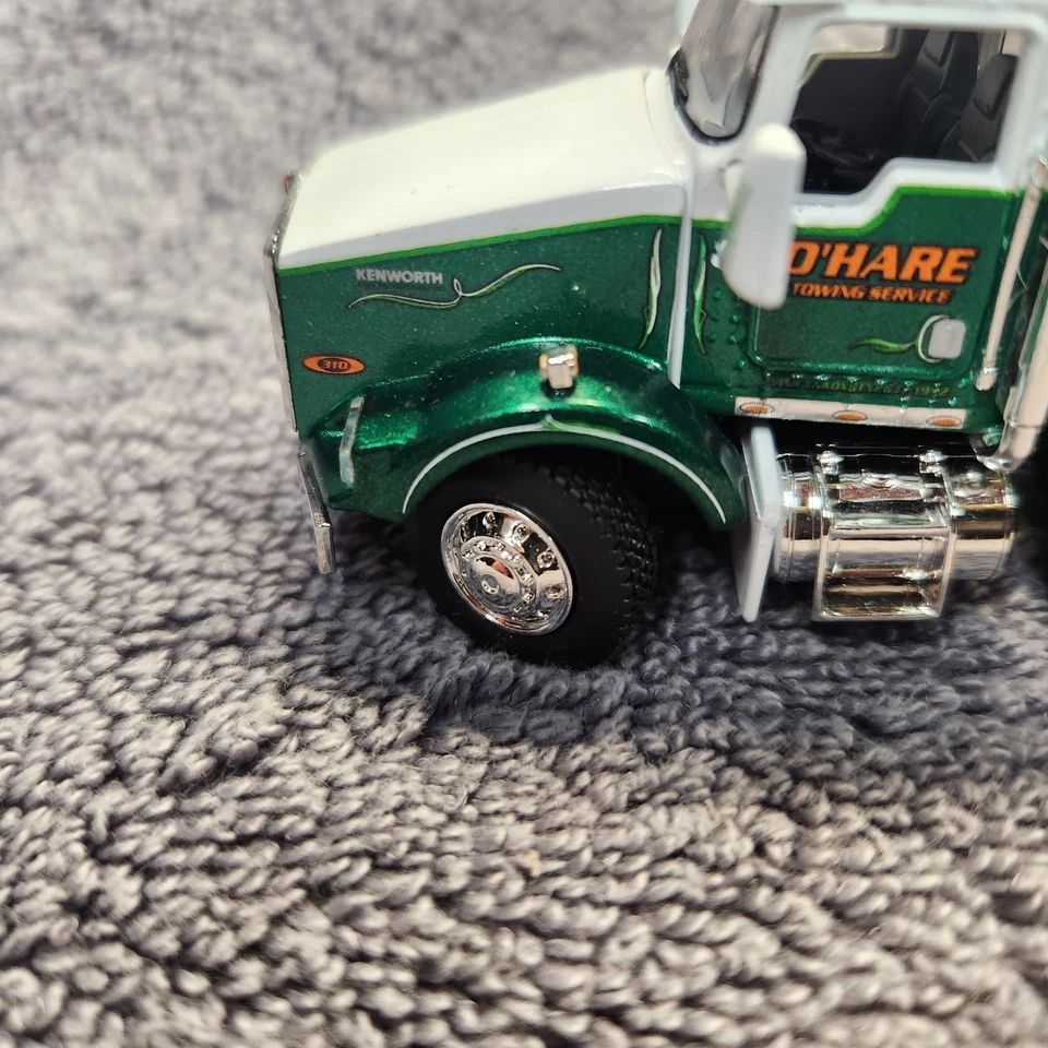 DCP O'Hare Towing Service. Kenworth T800 W/ Century 9055 Unit. #33502. With Box. - Image 4 of 4