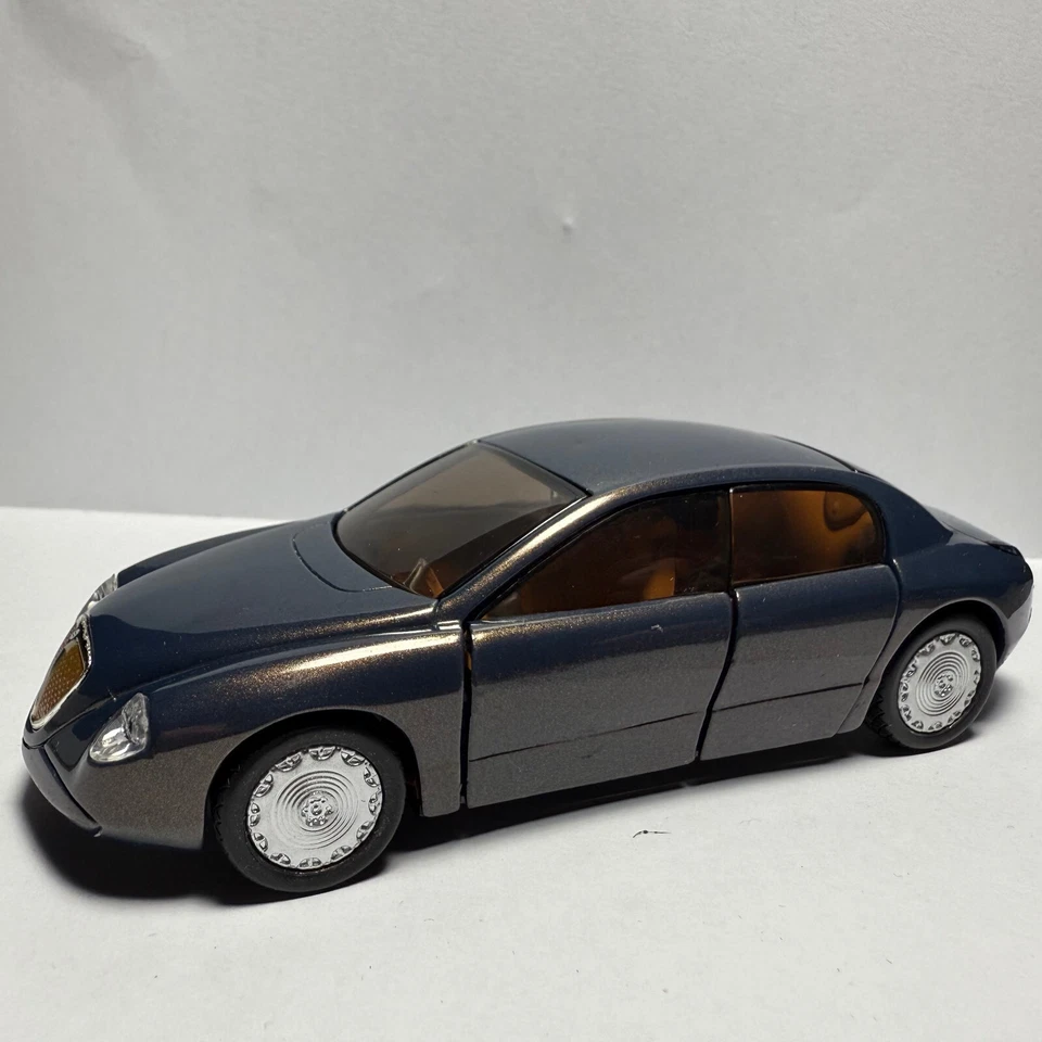 Solido 1/43 Scale Diecast 203071 - 1998 Lancia Dialogos - Dark Blue