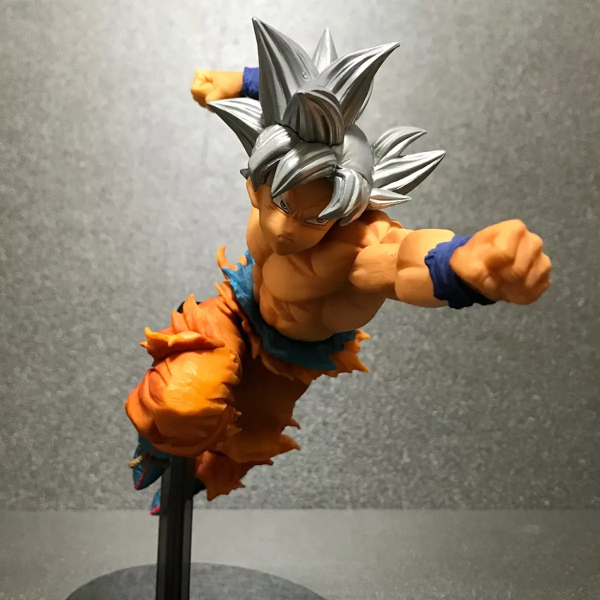 Action Figure Son Goku (Ultra Instinto): Dragon Ball WCF (Boneco