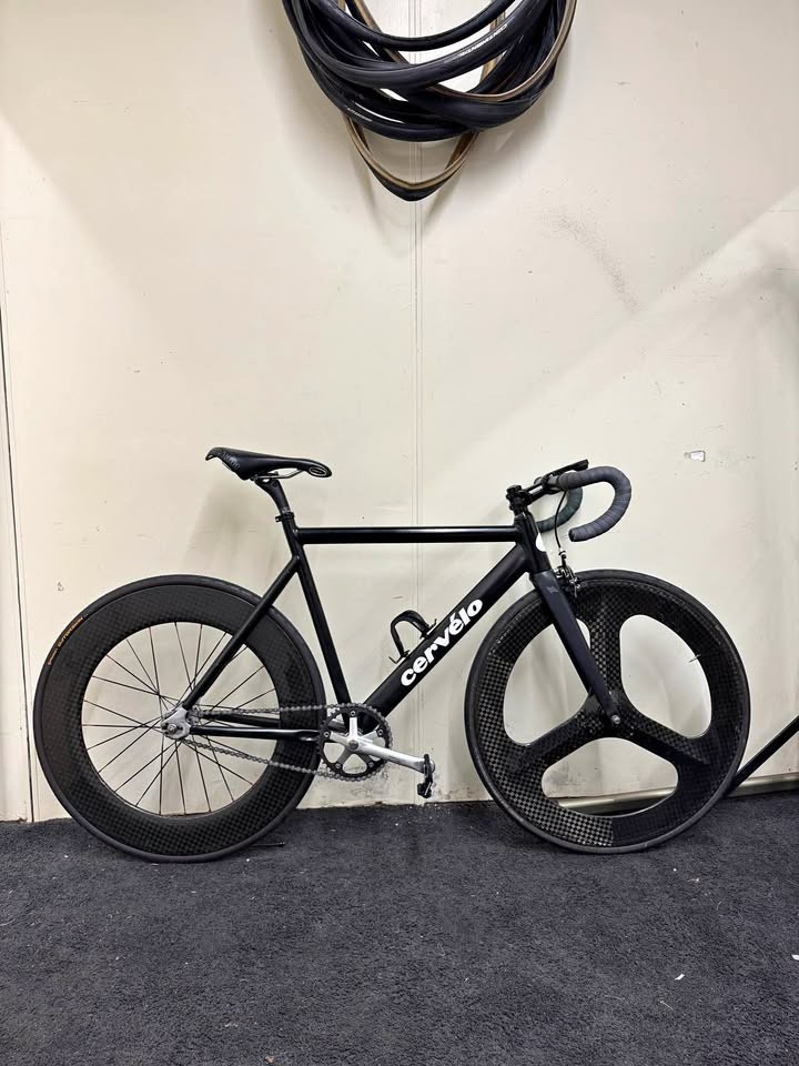 custom cervelo bike 54cm Track fixie single gear tri spoke carbon