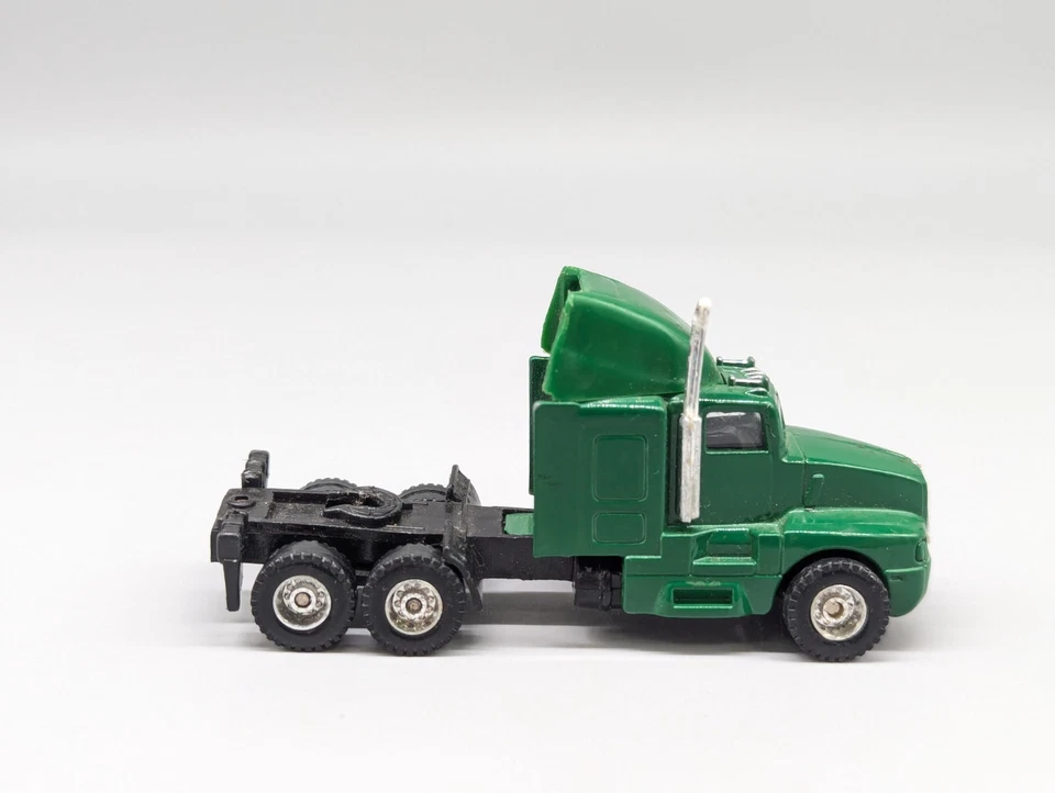 Maisto Kenworth Diecast Semi Tractor Cabs Red Ferrari Green Semi Truck Cabs 1/64 - Image 2 of 4